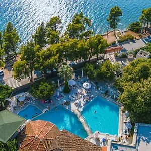 Otel Acrotel Athena Pallas, Elia Nikitis