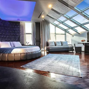 Diamond Suites, Philian And Daire Selanik